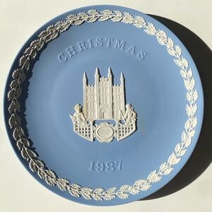 1987 Wedgwood Jasperware Christmas Plate Guildhall London Blue White 8.25”